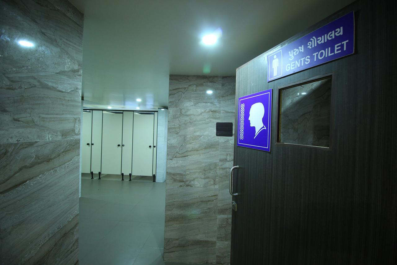 Jackpot Room In & Out Dormitory Ahmedabad Exterior foto